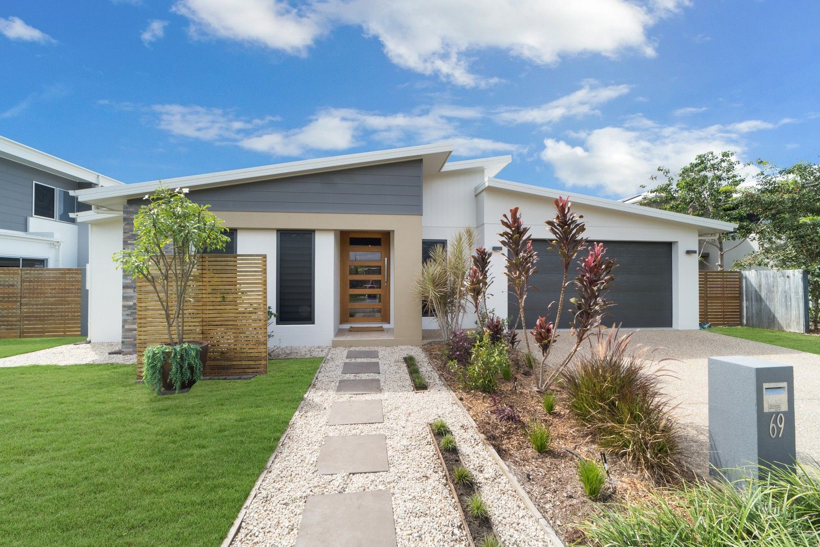 4 bedrooms House in 69 River Boulevard IDALIA QLD, 4811