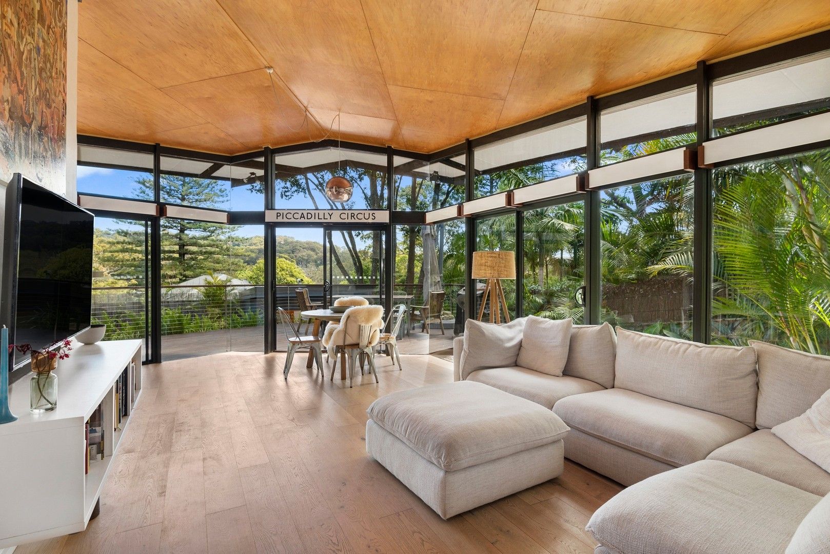 3 bedrooms House in 23 Dolphin Crescent AVALON BEACH NSW, 2107