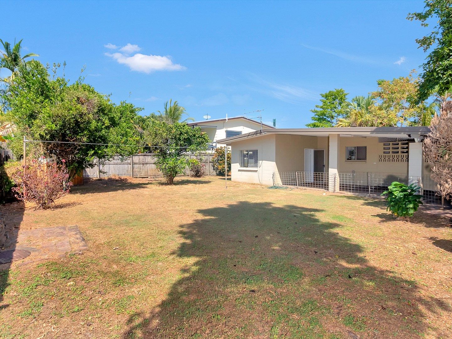 6 Jacaranda St, Holloways Beach QLD 4878, Image 0