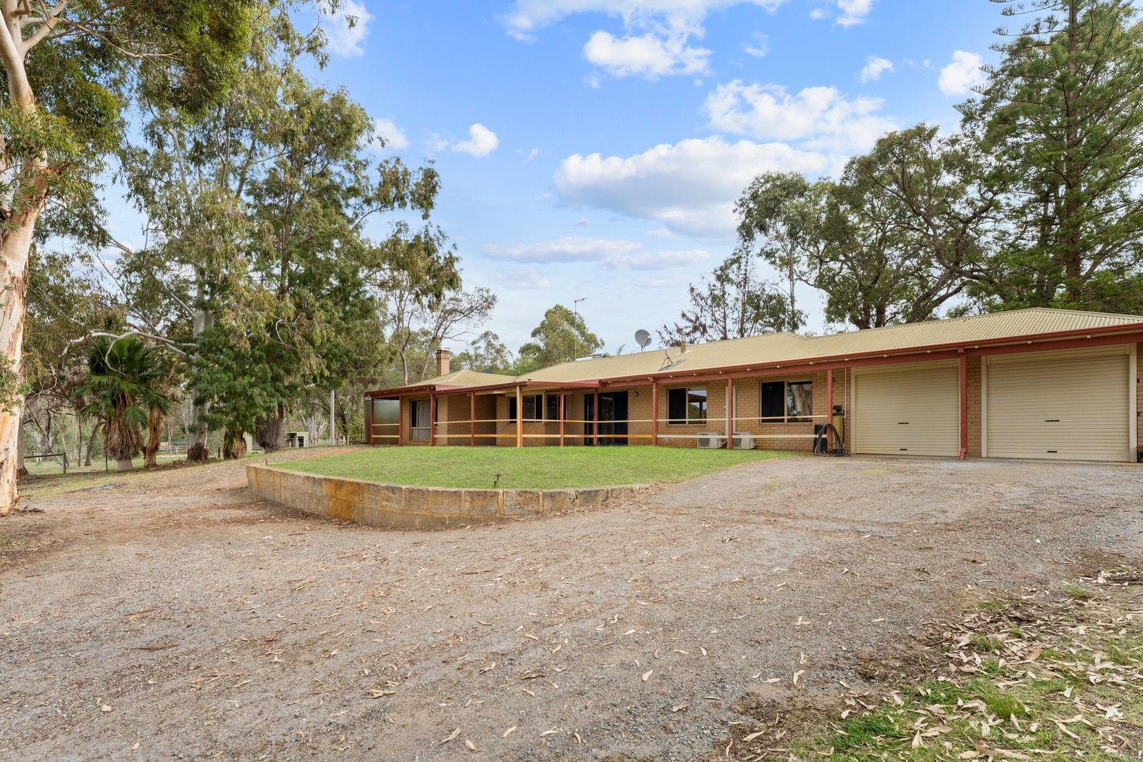 4 bedrooms House in 107 Mallee Drive KARNUP WA, 6176