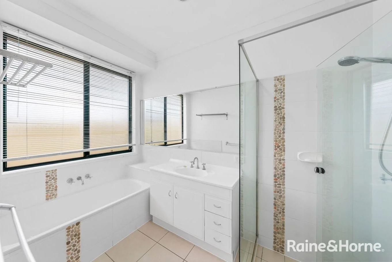 Additional image 11 of 6 Ebony Crescent, Redland Bay QLD 4165