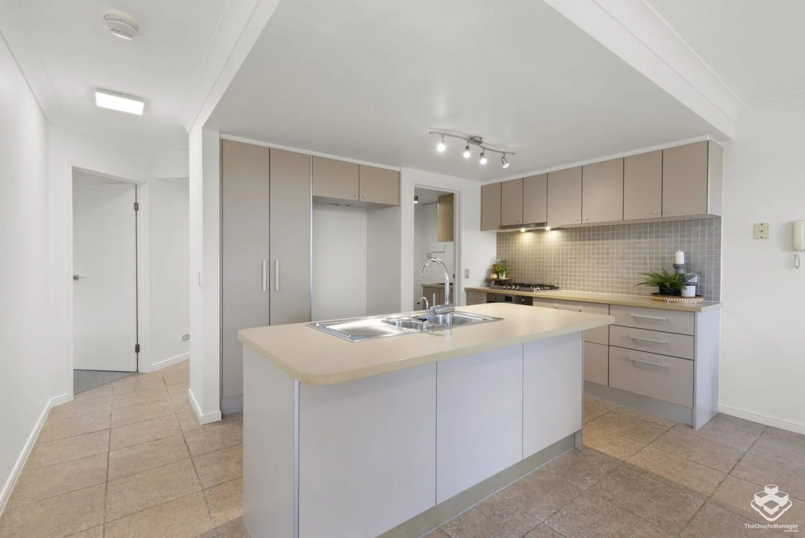 Additional image 2 of 2/3108 The Boulevard, Carrara QLD 4211
