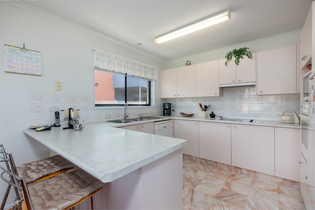 27 Acacia Crescent, Tura Beach NSW 2548, Image 2