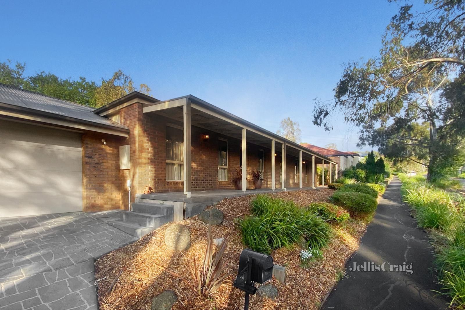 4 bedrooms House in 14 Henry Arthur Drive DIAMOND CREEK VIC, 3089