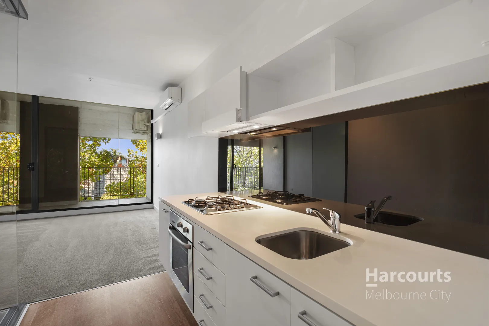 Enjoy St Kilda: Stylish, Updated Apartment with Parking! - View 4