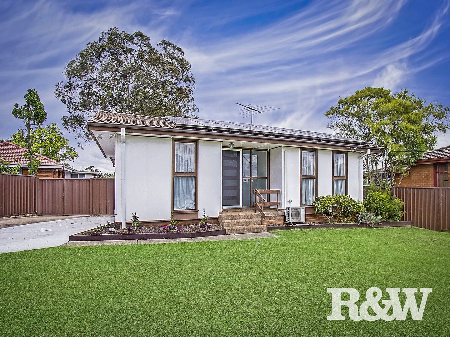 3 bedrooms House in 8 Bracknell Avenue HEBERSHAM NSW, 2770