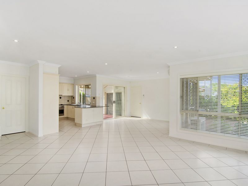1/2 Rivage Place, HIGHLAND PARK QLD 4211, Image 2