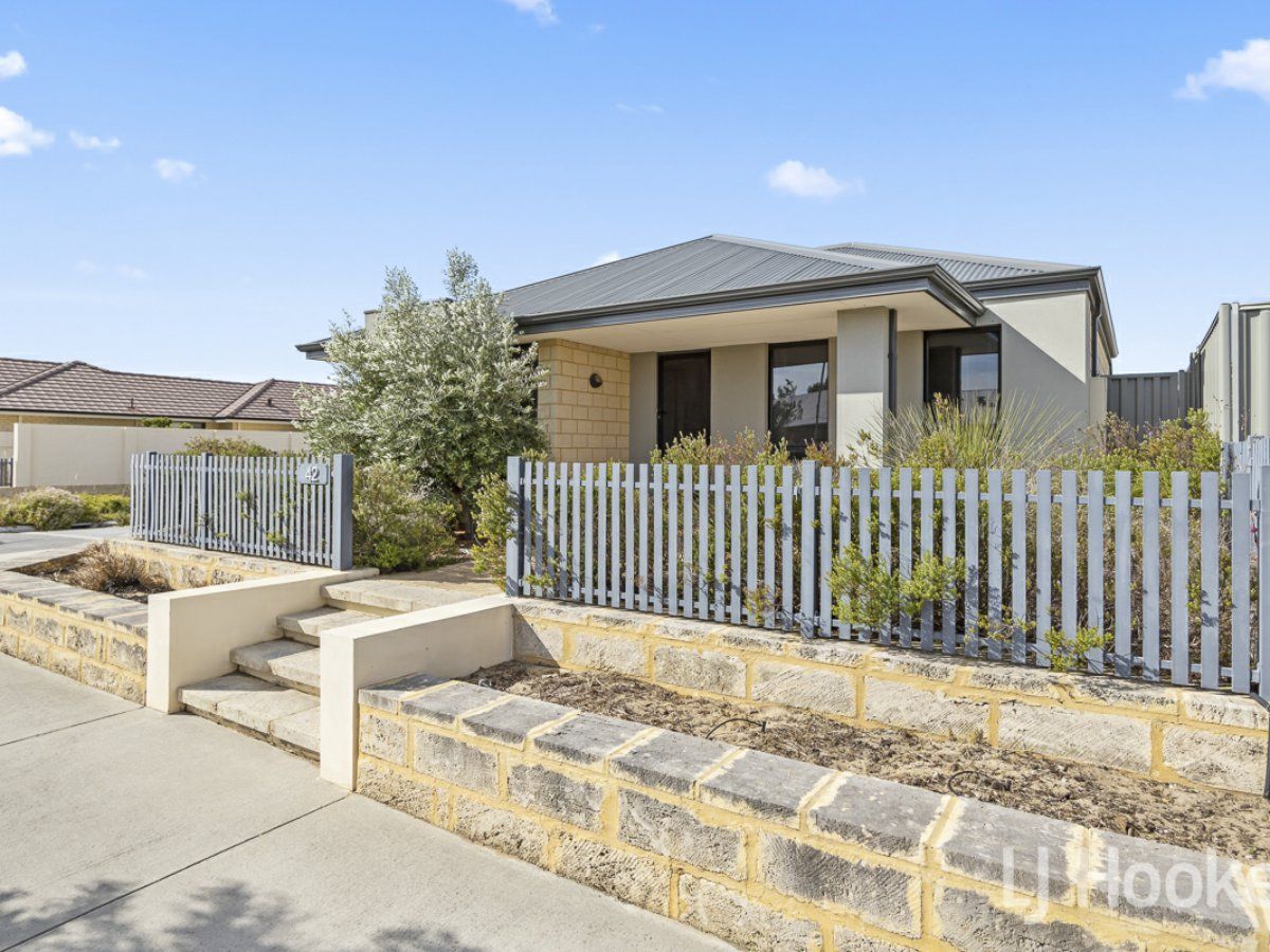 4 bedrooms House in 42 Villena Parade ALKIMOS WA, 6038