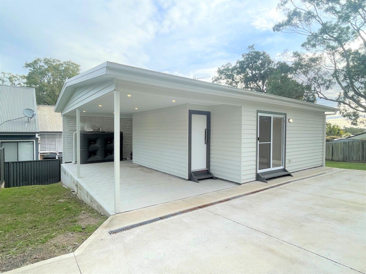 2 bedrooms House in 4A Hartog Avenue LAKE MUNMORAH NSW, 2259