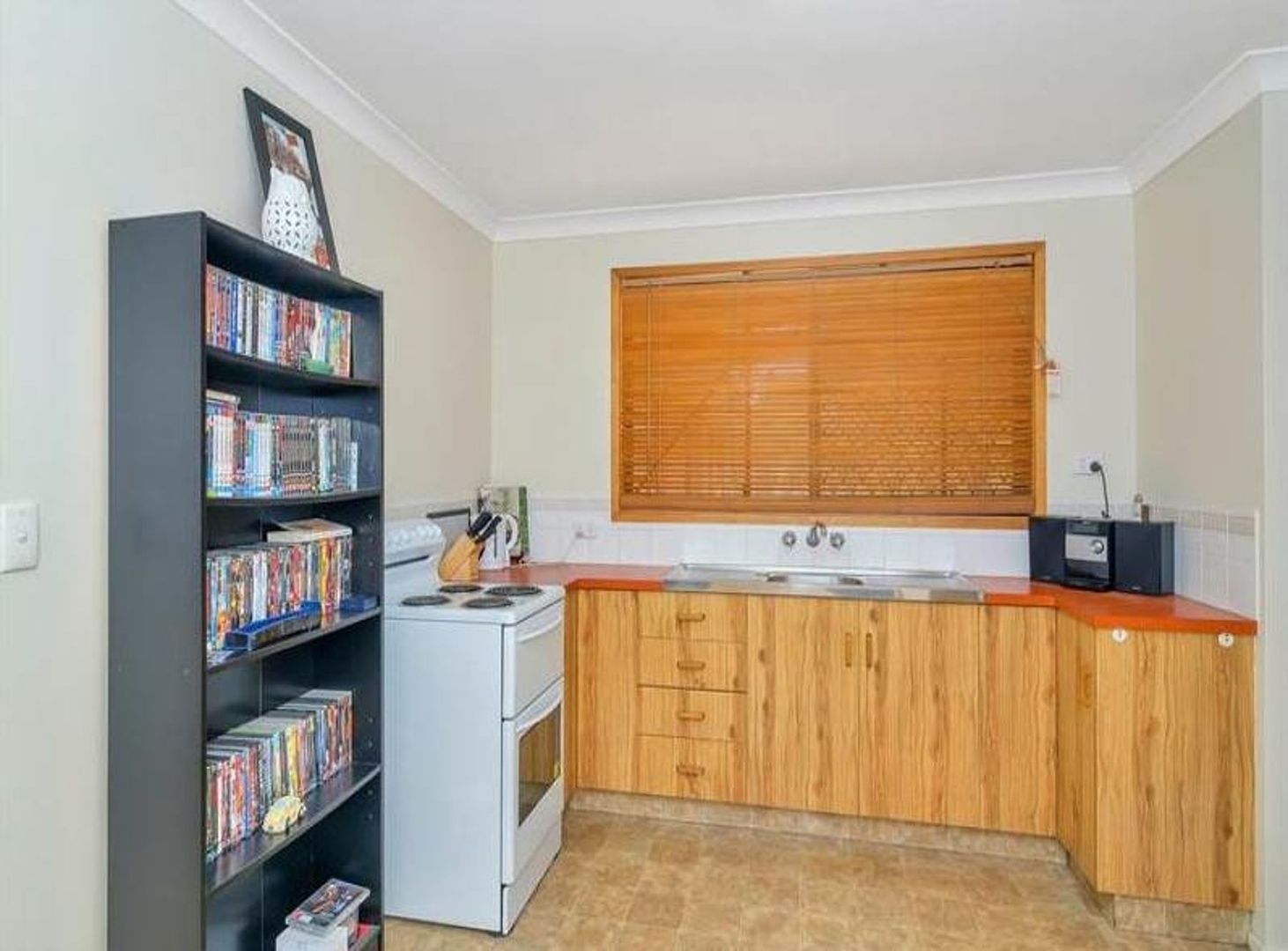 10/1 Whichello Street, Newtown QLD 4350, Image 2