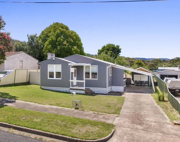 24 Fifth Street, Eildon VIC 3713