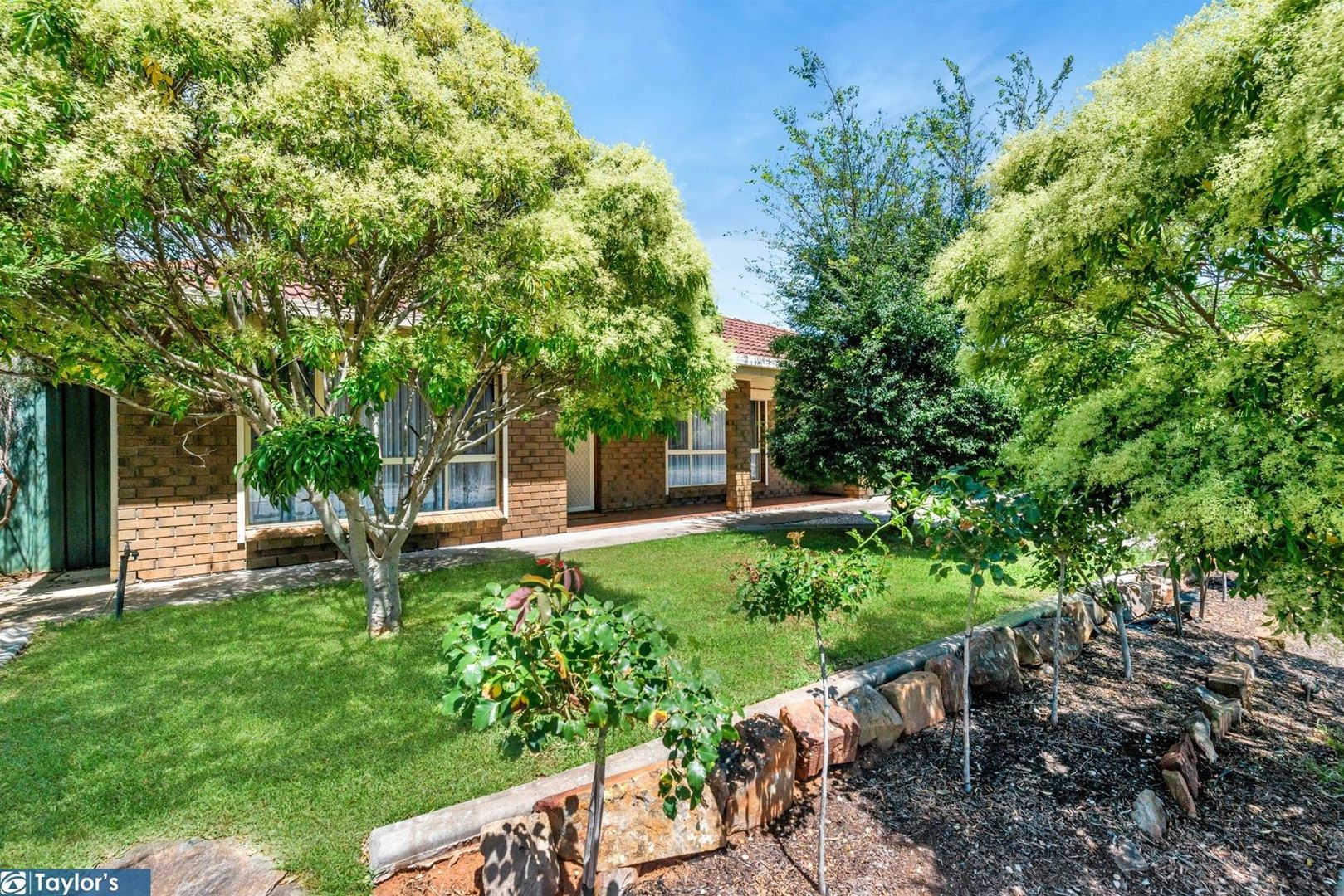 24 Holmeswood Court, Para Hills West SA 5096, Image 2