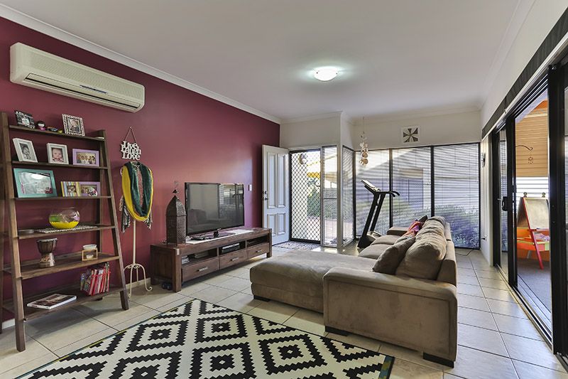 2/224 Herries Street, NEWTOWN QLD 4350, Image 2