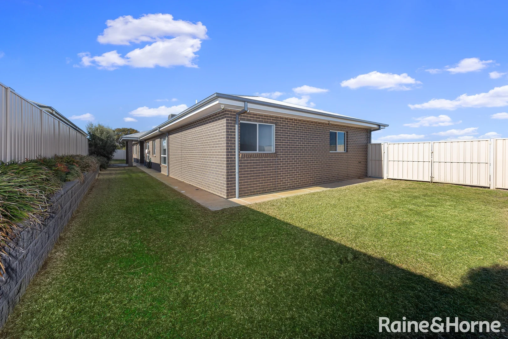 Additional image 17 of 10 Kentucky Crescent, Gobbagombalin NSW 2650