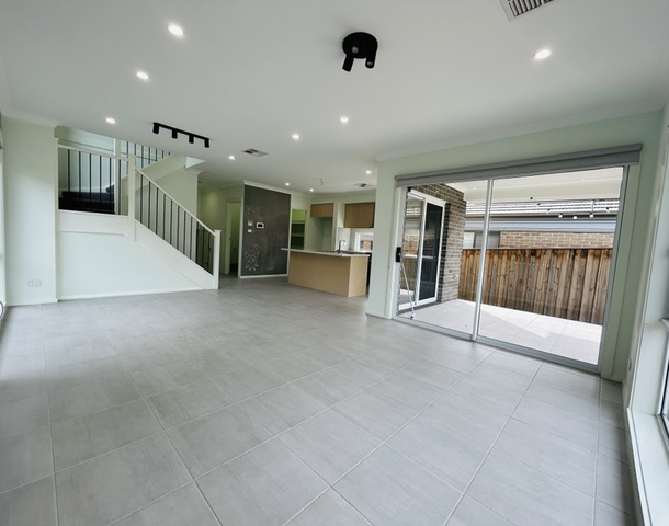 39 Orlagh Circuit, Grantham Farm NSW 2765