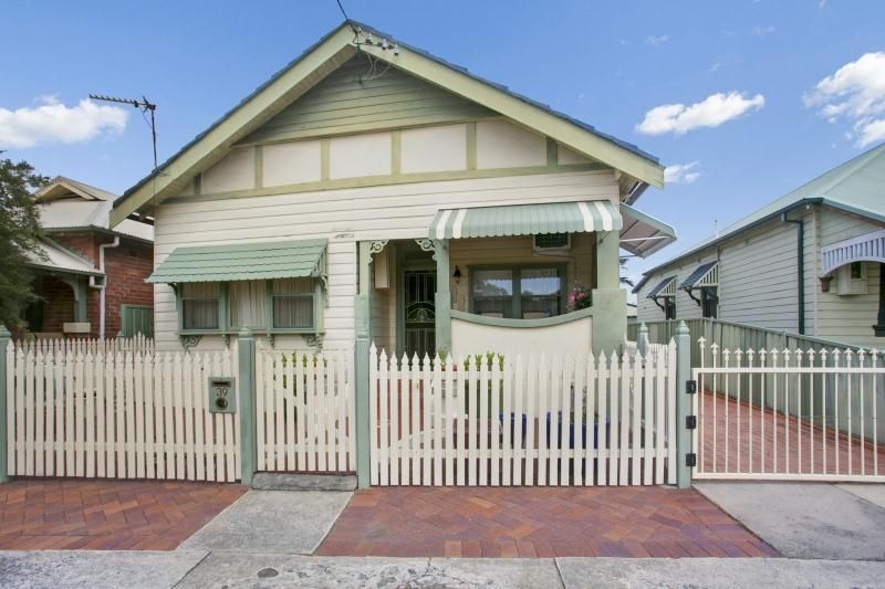 39 Glebe Road, The Junction NSW 2291, Image 0