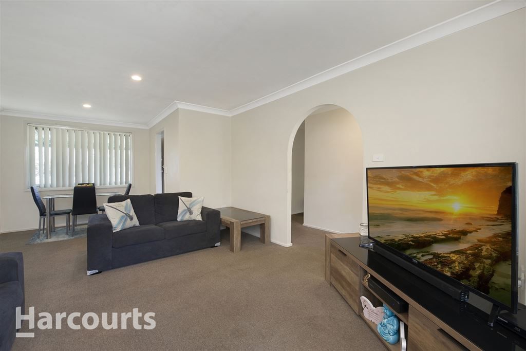 230 The Parkway, Bradbury NSW 2560, Image 2