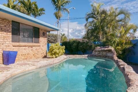 32 Mountain View Avenue, Burleigh Waters QLD 4220, Image 0