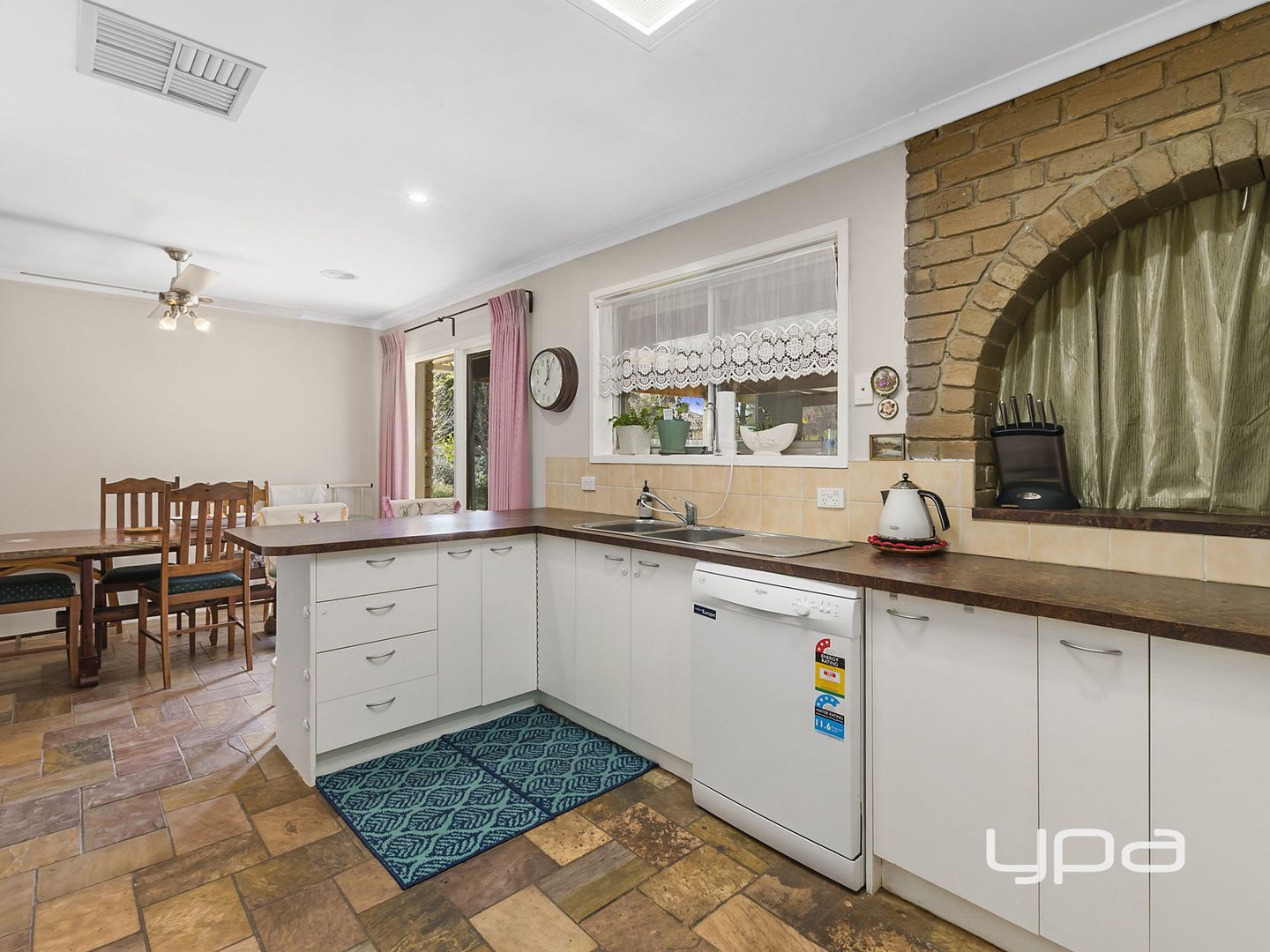 7 Wyatt Place, Melton West VIC 3337, Image 2