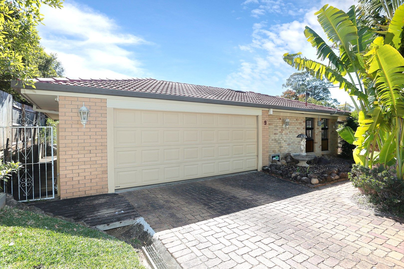 4 bedrooms House in 9 Kowhai St KENMORE QLD, 4069