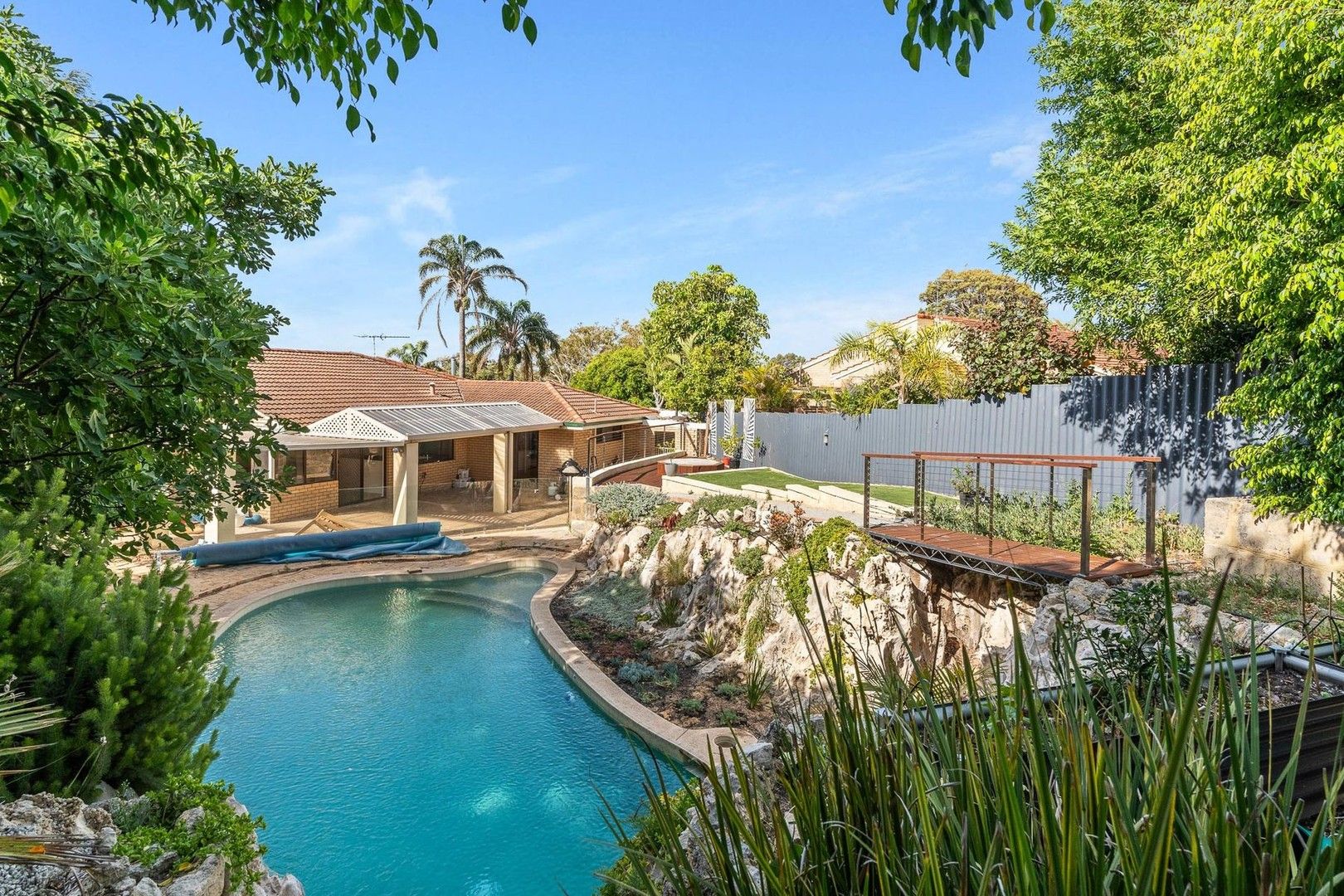 4 bedrooms House in 8 Reef Court SORRENTO WA, 6020
