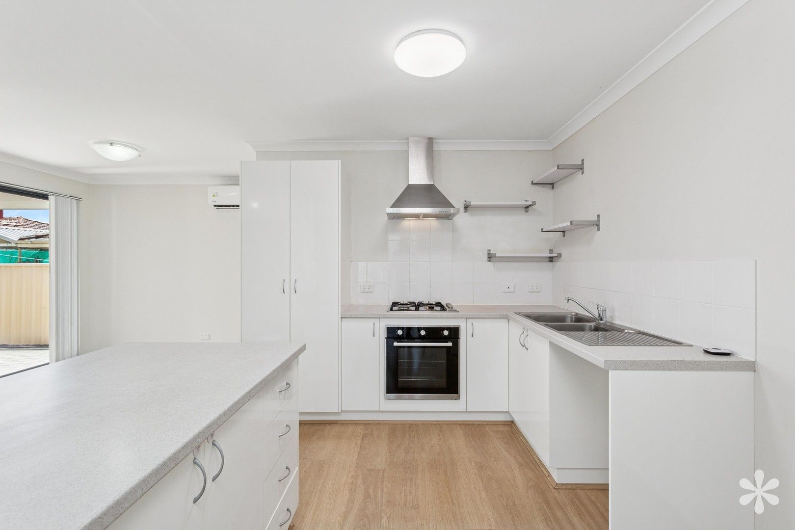 3 bedrooms House in 4/148 Treasure Road QUEENS PARK WA, 6107