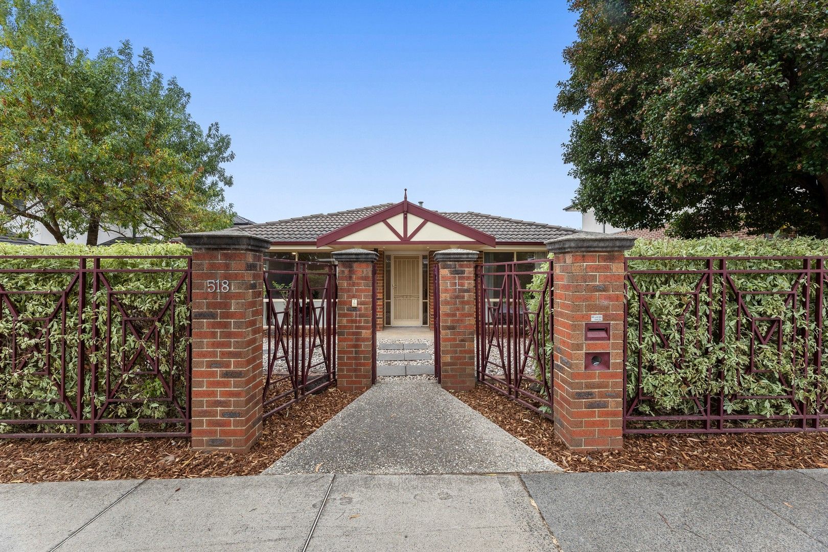 3 bedrooms Apartment / Unit / Flat in 1/518 Highbury Road GLEN WAVERLEY VIC, 3150