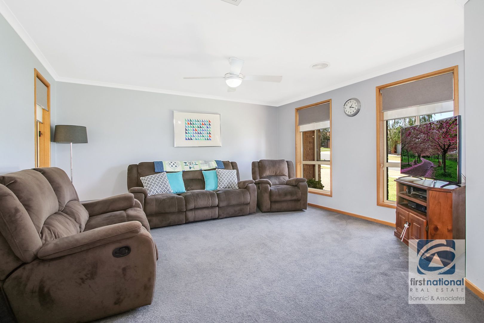 29 Kingfisher Drive, West Wodonga VIC 3690, Image 2