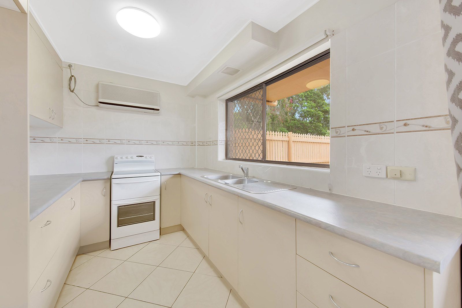 5/253 Auckland Street, South Gladstone QLD 4680, Image 2