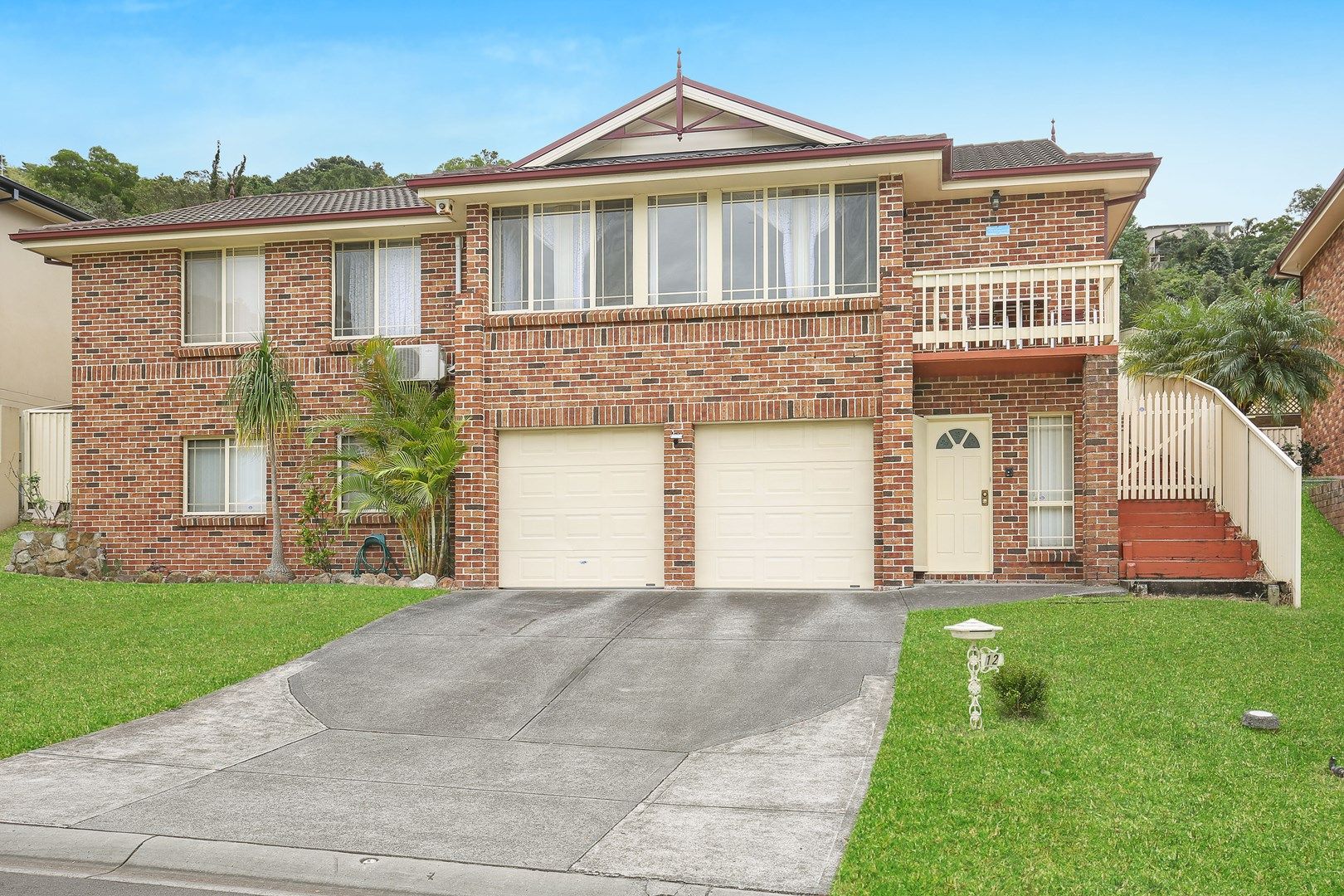 4 bedrooms House in 12 Sandalwood Road FARMBOROUGH HEIGHTS NSW, 2526