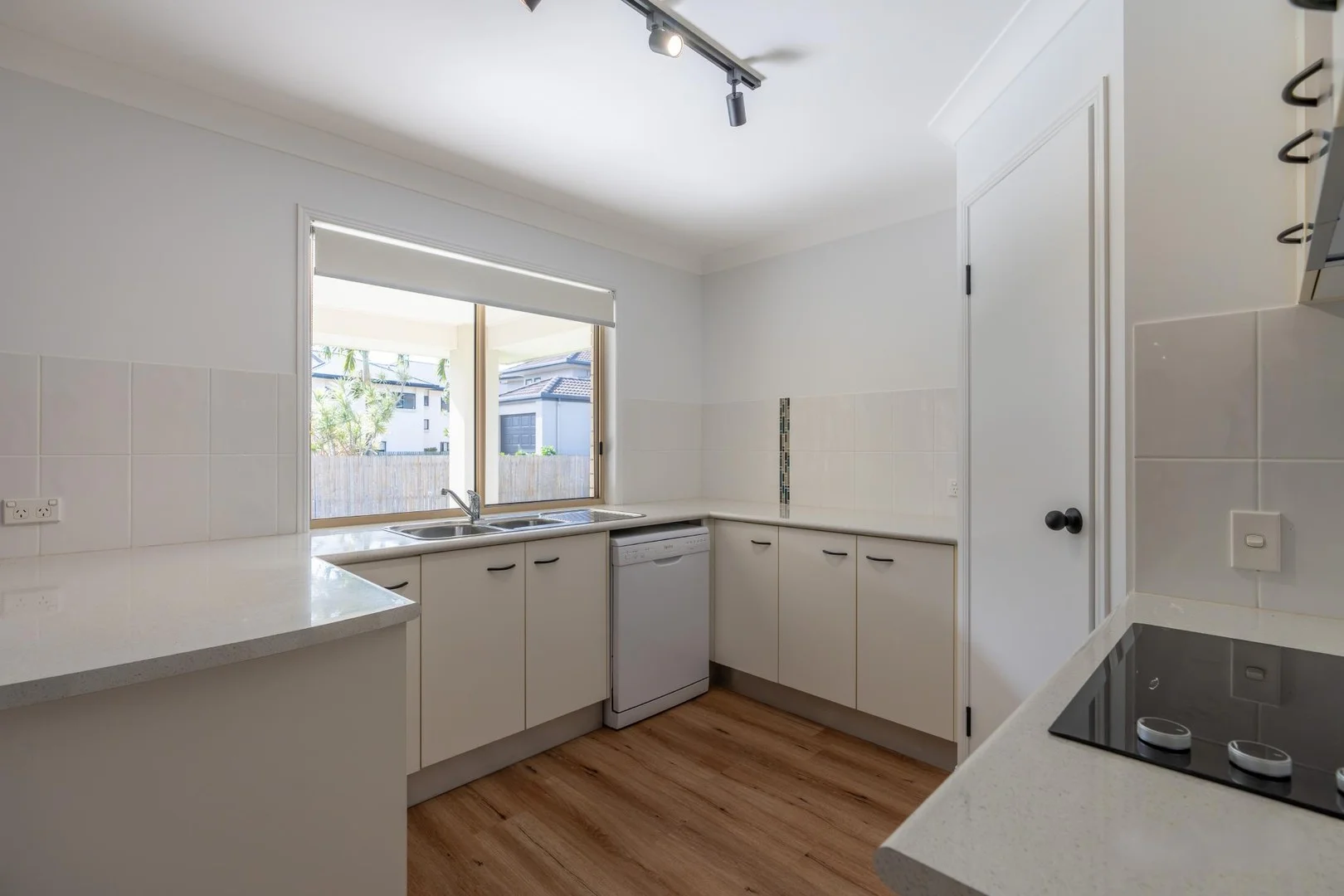 21 Brandon Court, Coral Cove QLD 4670