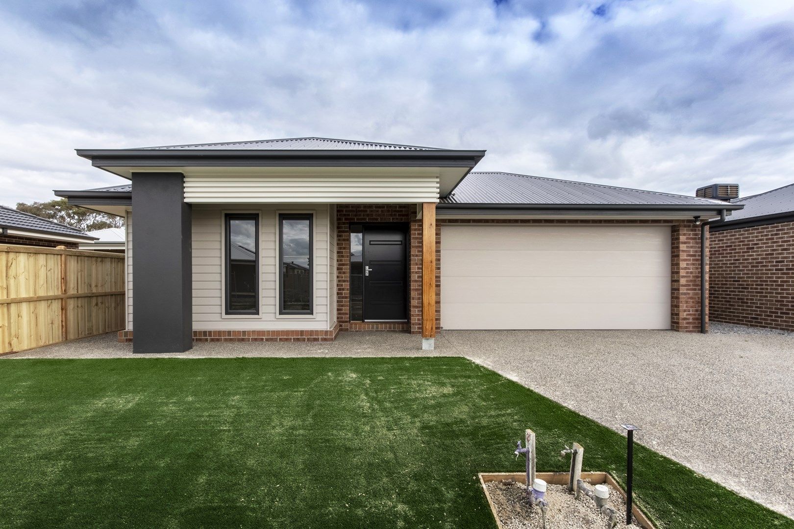 4 bedrooms House in 5 Scullin Road CHARLEMONT VIC, 3217