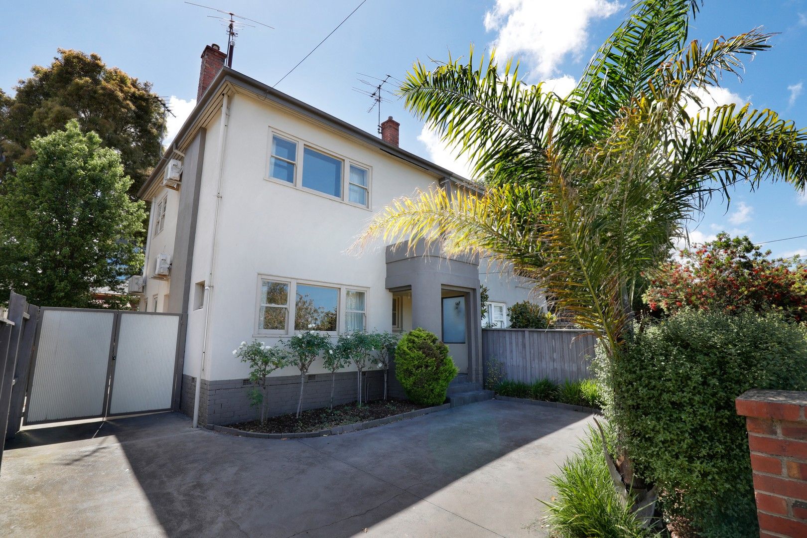 3 bedrooms House in 27 Nepean Highway ELSTERNWICK VIC, 3185