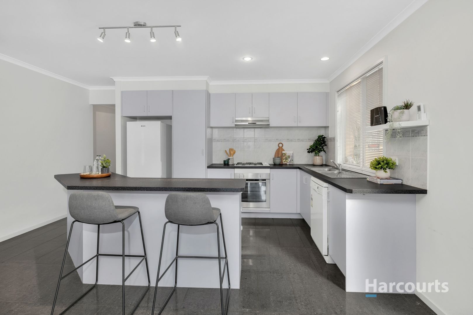 21 Perkins Grove, Burnside VIC 3023, Image 1