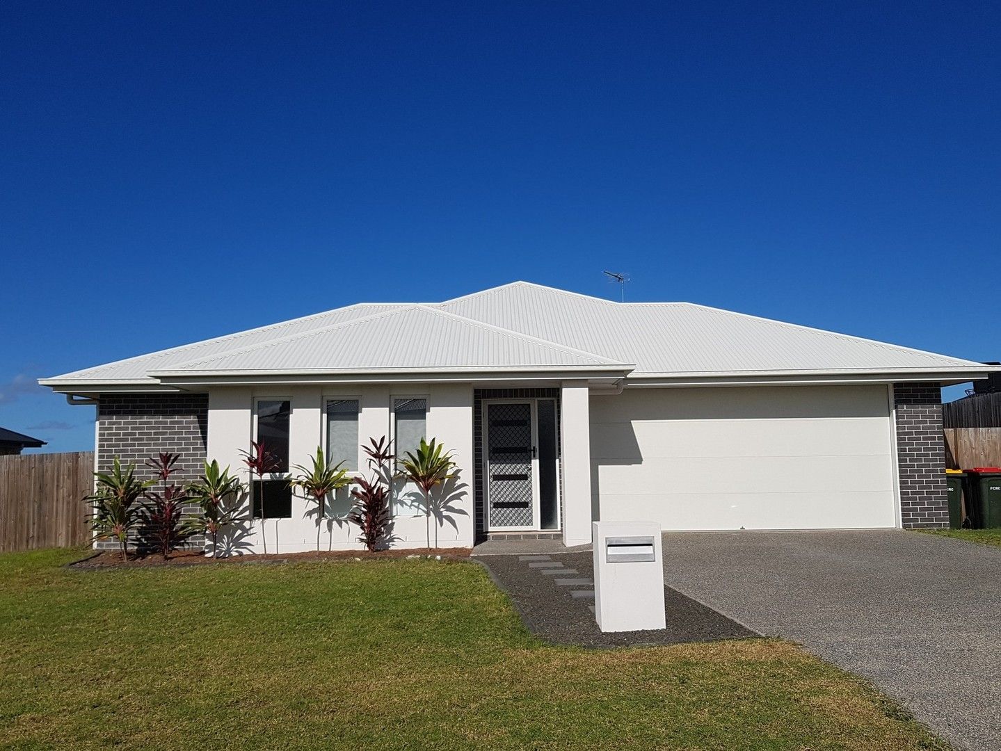 4 bedrooms House in 123 Bay Park Rd WONDUNNA QLD, 4655
