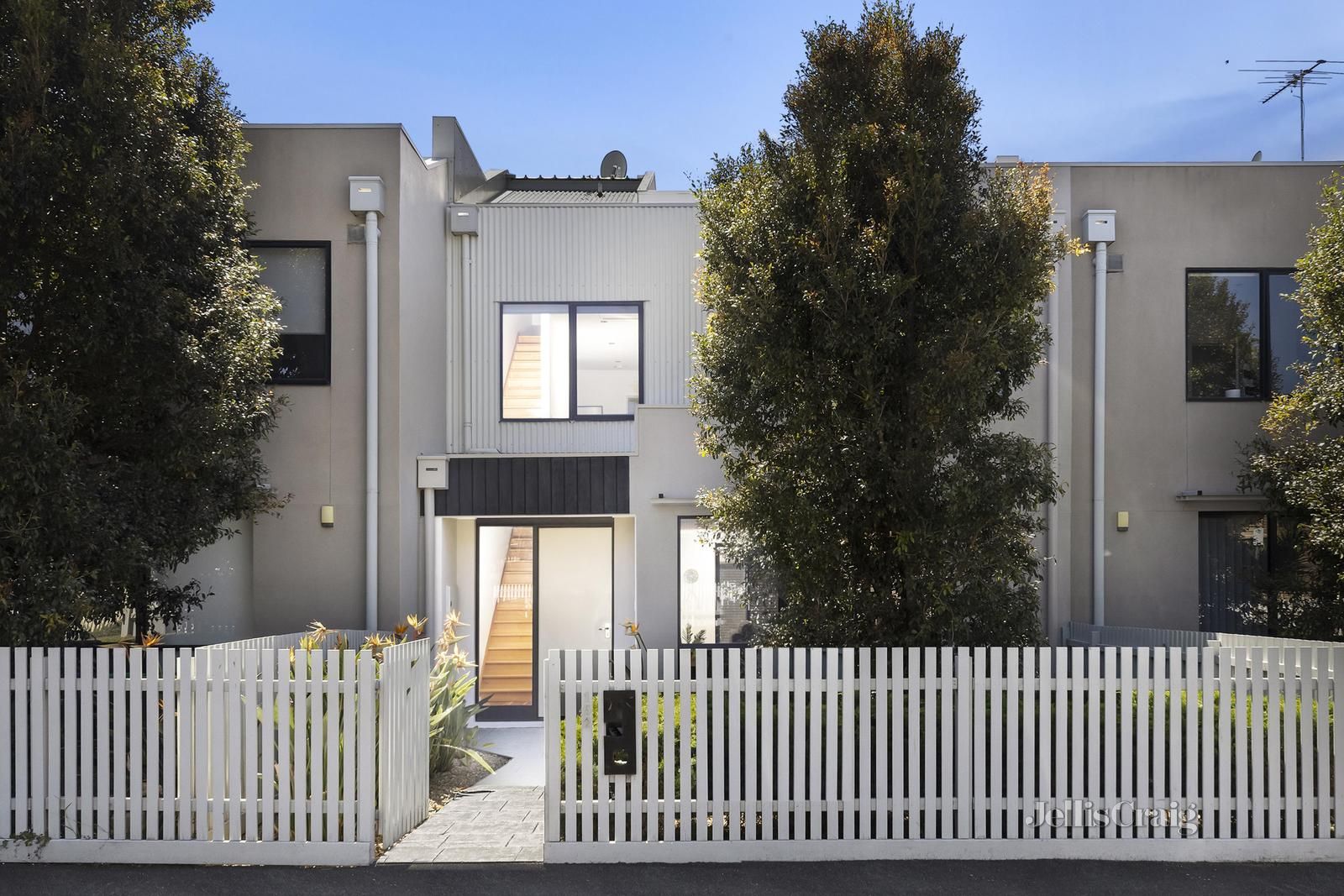 3 bedrooms Townhouse in 152 Aitkin Street WILLIAMSTOWN VIC, 3016