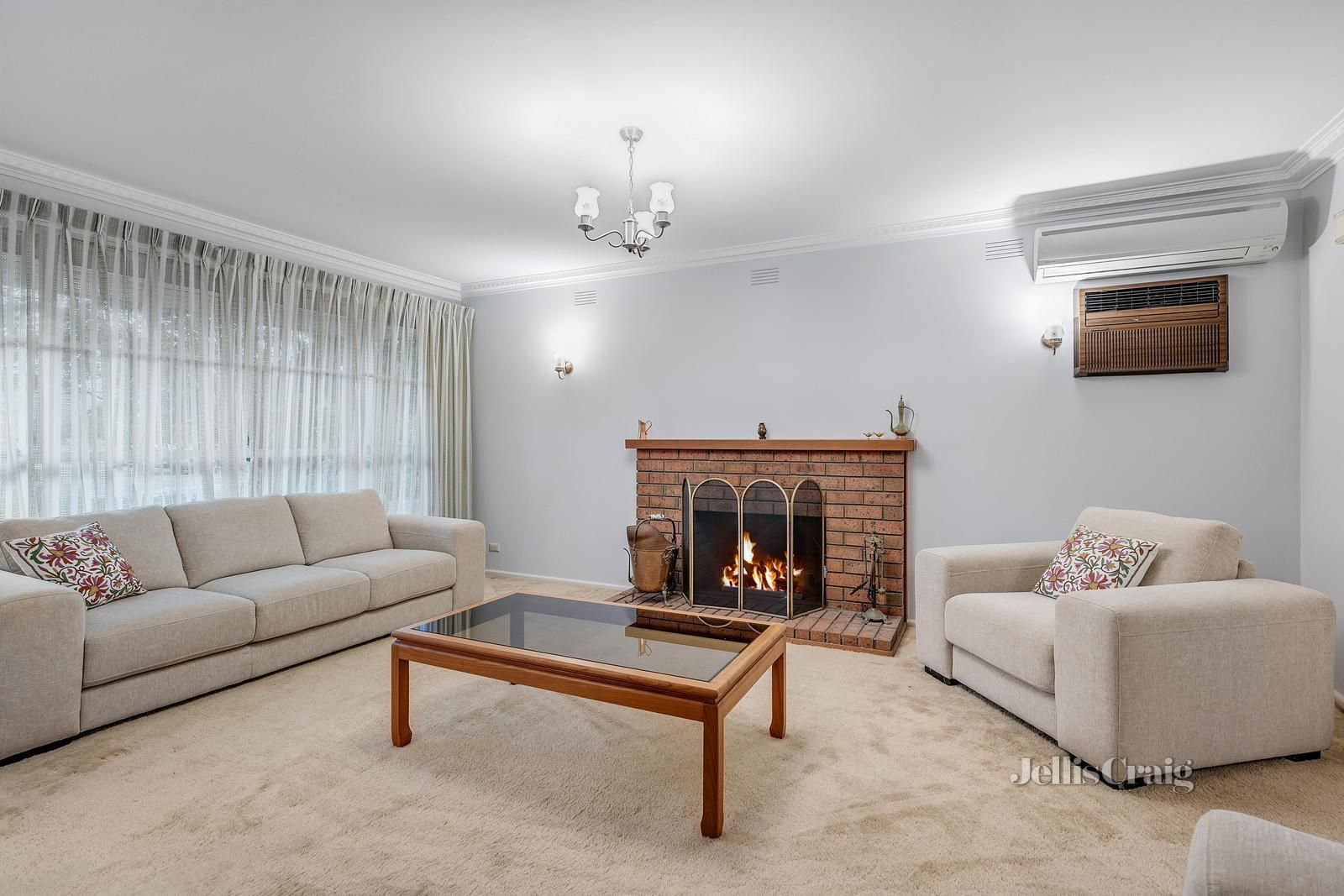 6 Laura Grove, Mount Waverley VIC 3149, Image 2