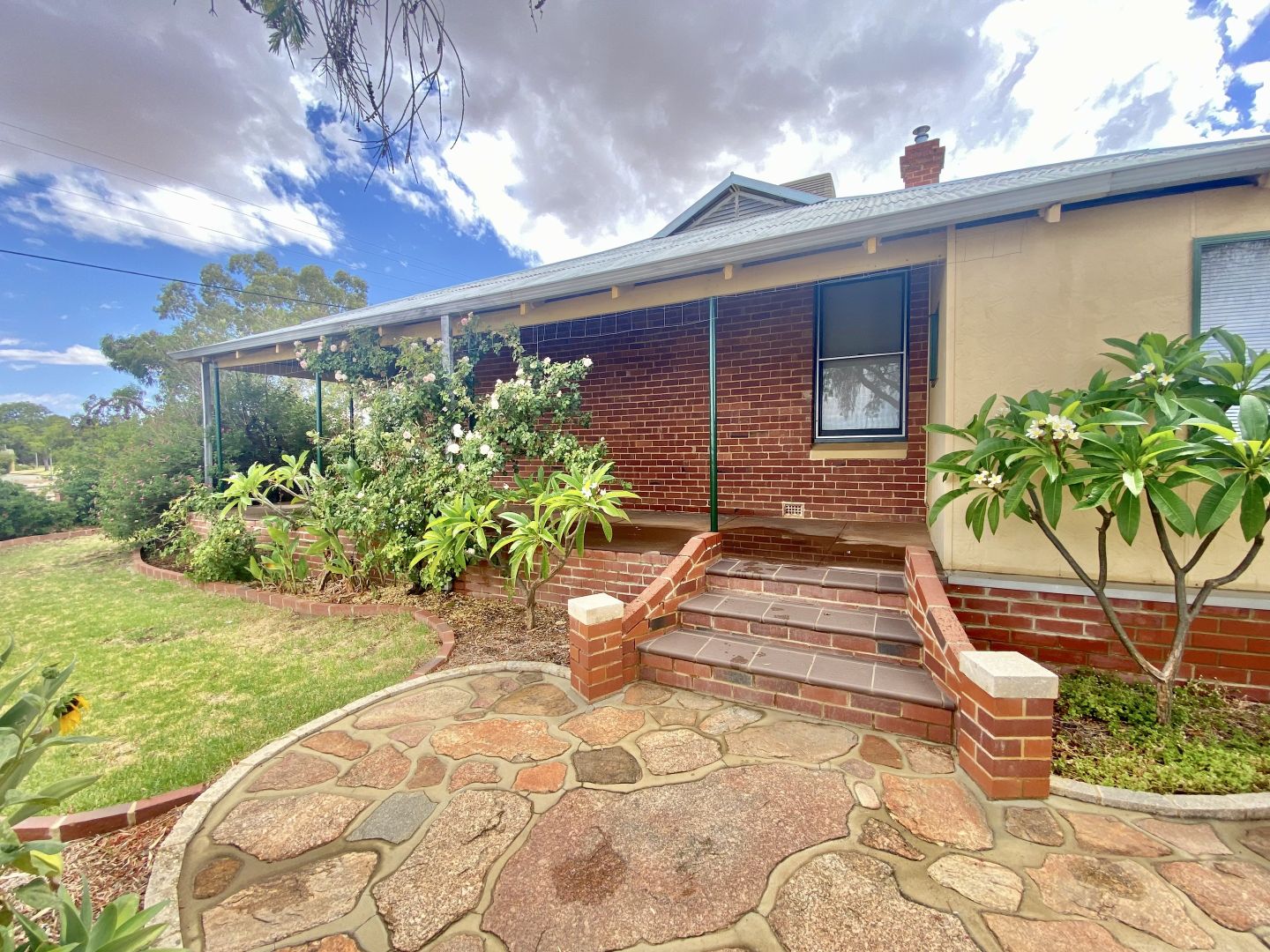 21 Quinlan St, Wongan Hills WA 6603 Domain