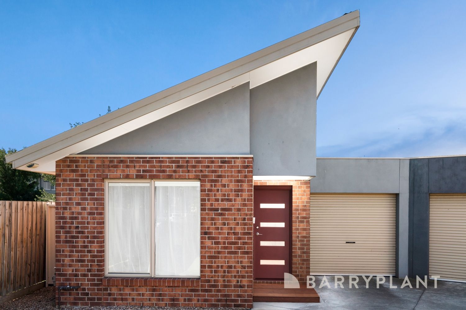 2 bedrooms Townhouse in 2/16 Barrie Court BRAYBROOK VIC, 3019