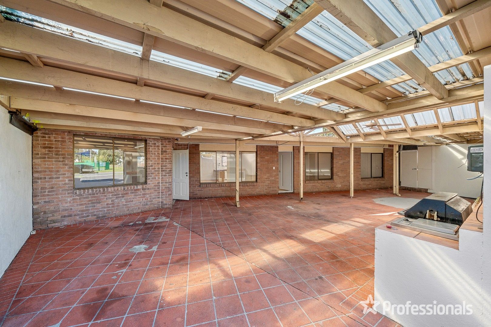 4 bedrooms House in 304 Frankston-Dandenong Road SEAFORD VIC, 3198