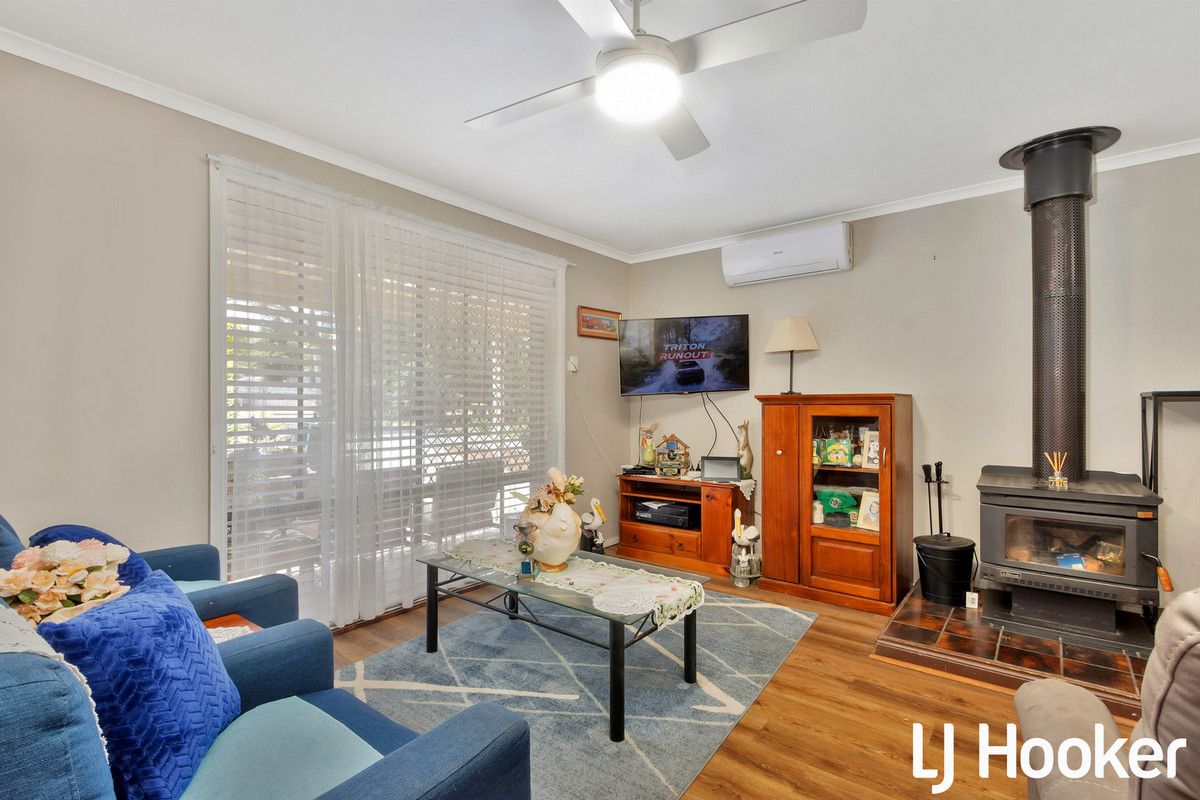 8 Harkness Street, Willaston SA 5118, Image 2