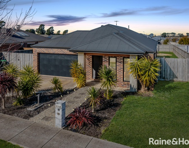 13 Greenfields Boulevard, Romsey VIC 3434