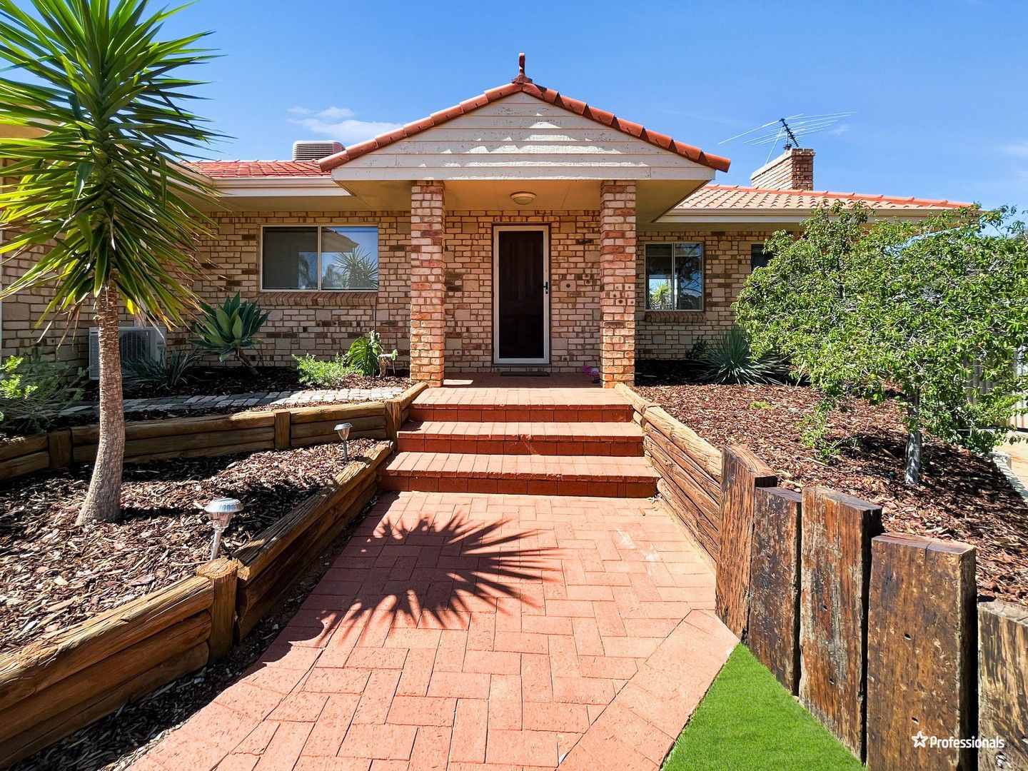 4 bedrooms House in 7 Gwalia Close HANNANS WA, 6430