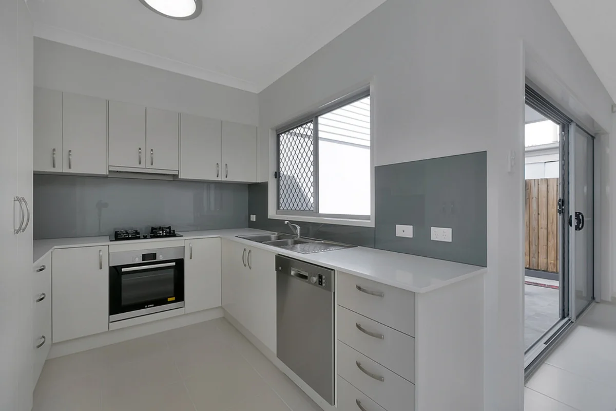 Additional image 3 of 2/99 Wynnum Esplanade, Wynnum QLD 4178