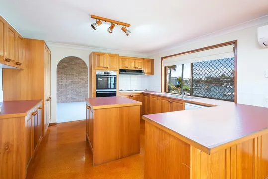 27 Tradewinds Avenue, Paradise Point QLD 4216 - House For Rent | Domain