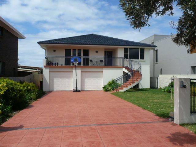 5 bedrooms House in 103 Little Lake Crescent WARILLA NSW, 2528