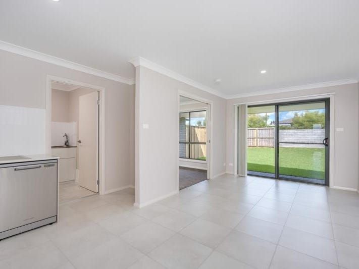 3A McGlinchey Crescent, Thornton NSW 2322 - Townhouse For Rent - $460 ...