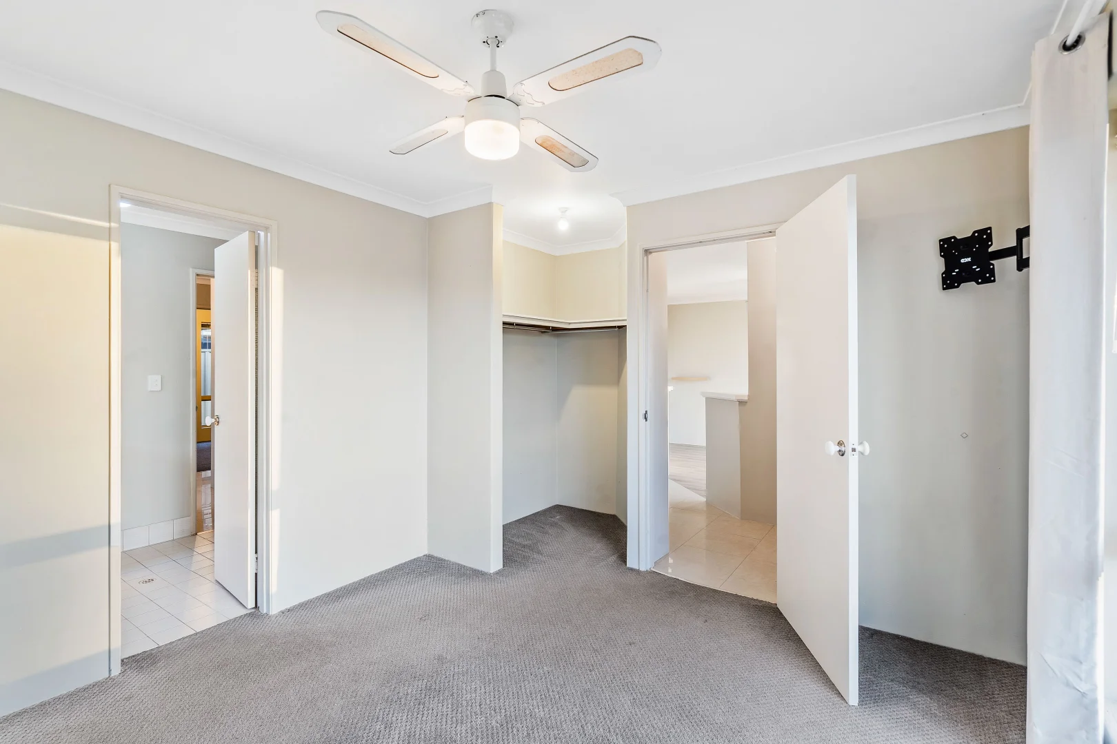 Additional image 10 of 5A Honeysuckle Ramble, Halls Head WA 6210