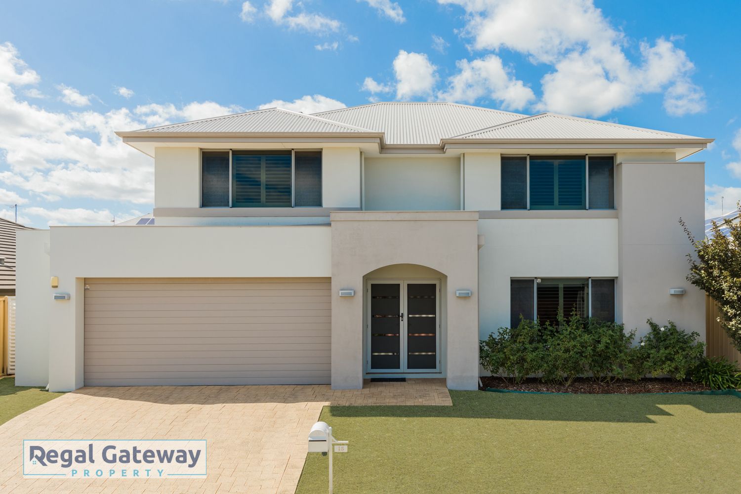 4 bedrooms House in 15 Blossom Chase AUBIN GROVE WA, 6164