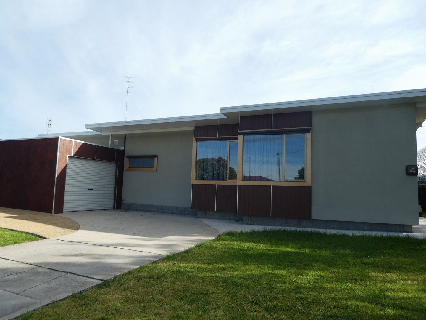 2 bedrooms House in 4 McKean Street BAIRNSDALE VIC, 3875